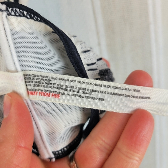 Intimately Free People Halter Bralette Bra Size Medium Black White - Picture 5 of 6